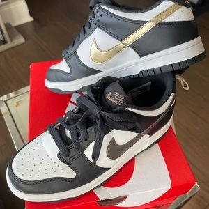 Nike Dunk Low SE (Big Kids) size 4 Women’s 5.5